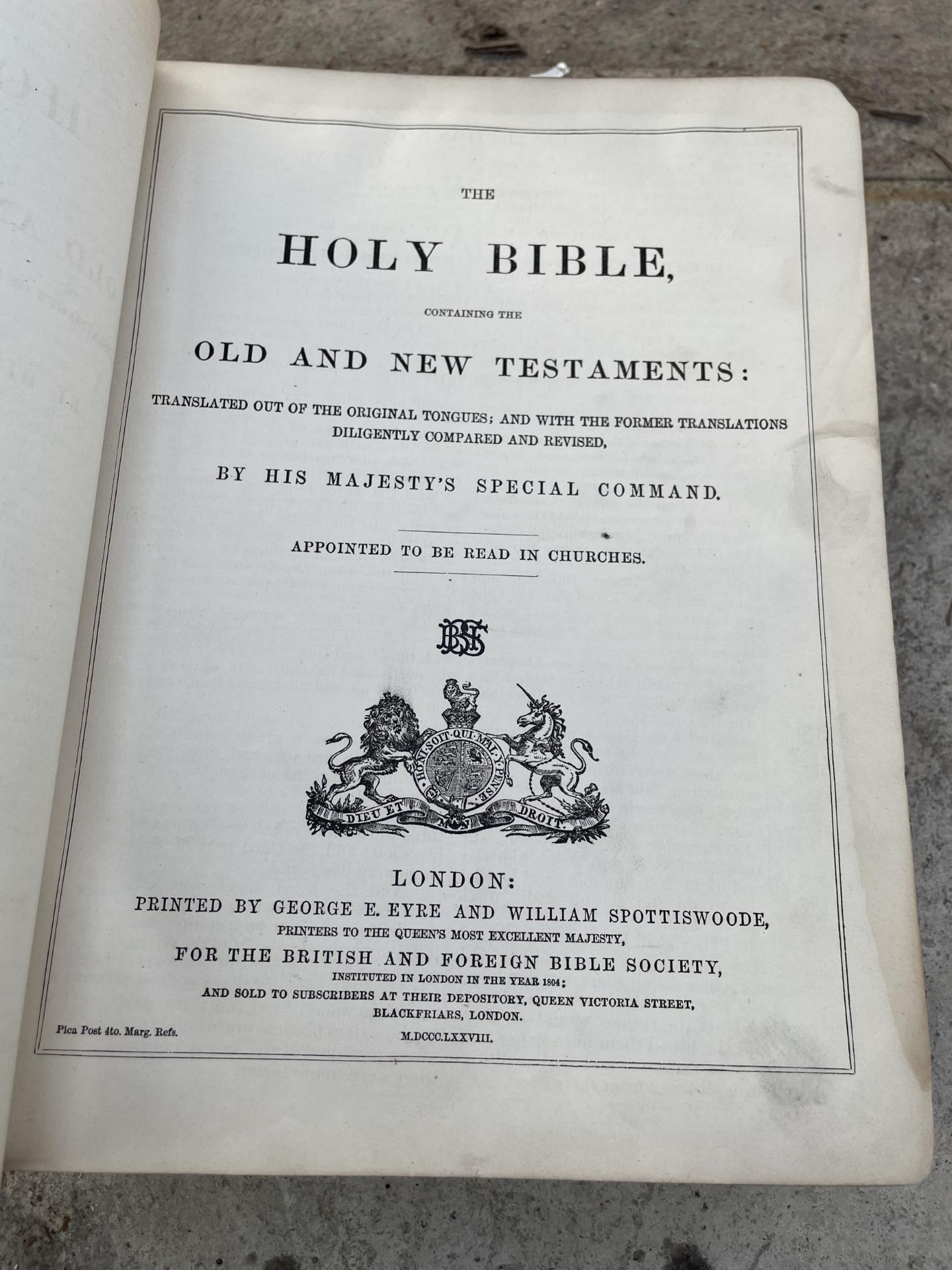 A VINTAGE LEATHER BOUND HOLY BIBLE - Image 3 of 6