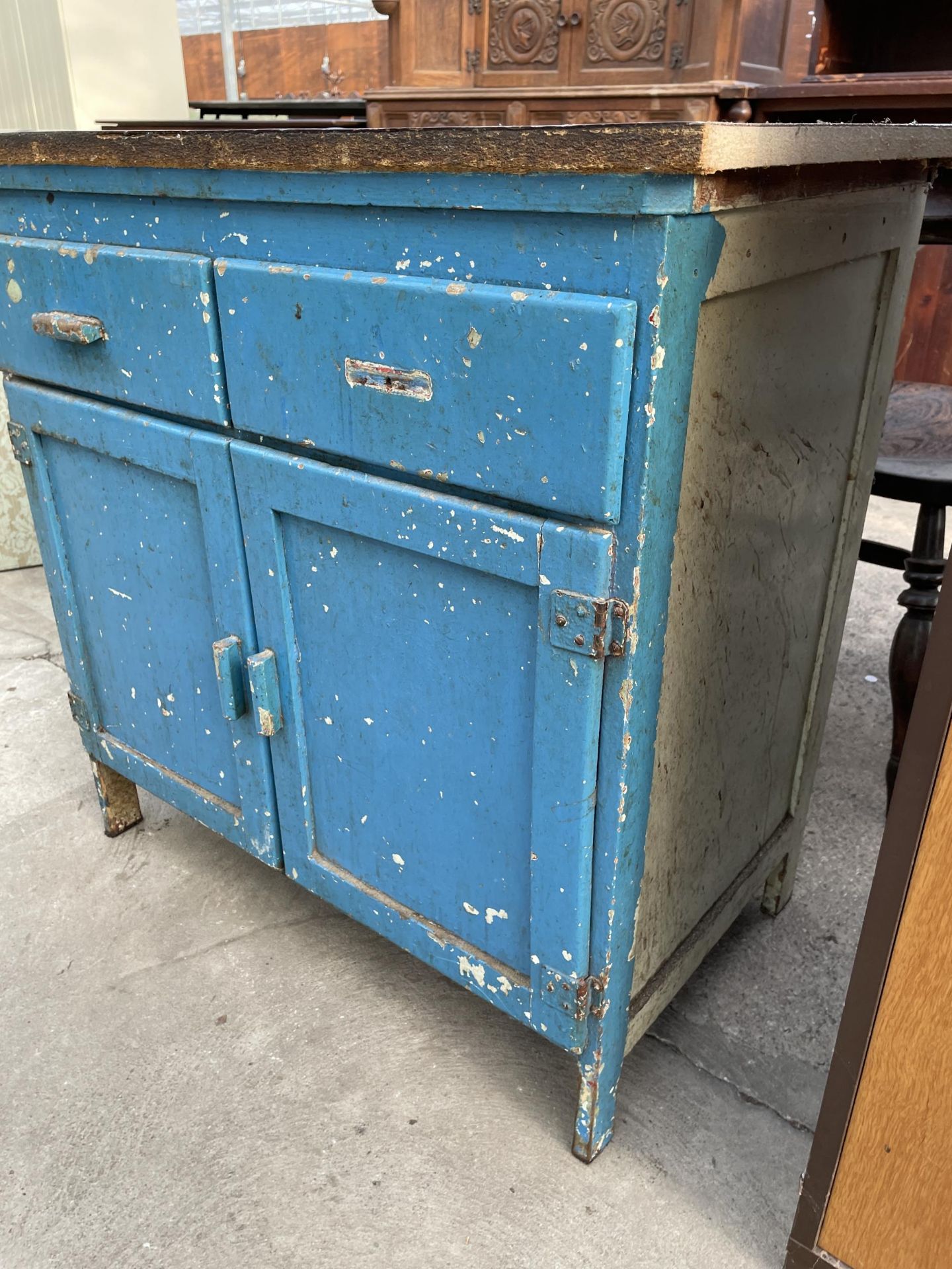 A 1950'S FORMICA TOP SIDE CABINET, 31" WIDE - Image 3 of 3