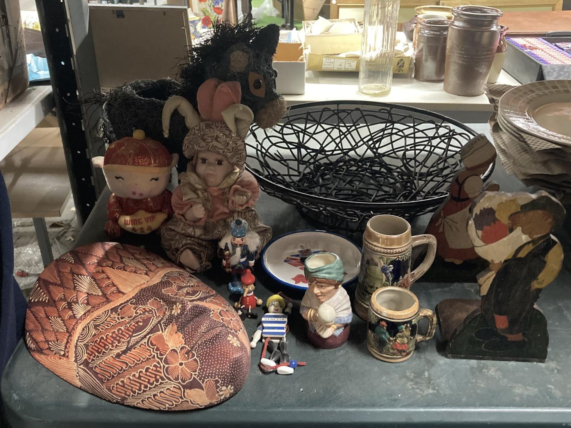 A COLLECTION OF ITEMS TO INCLUDE STEINS, GLASS BOWL, WOODEN ITEMS ETC