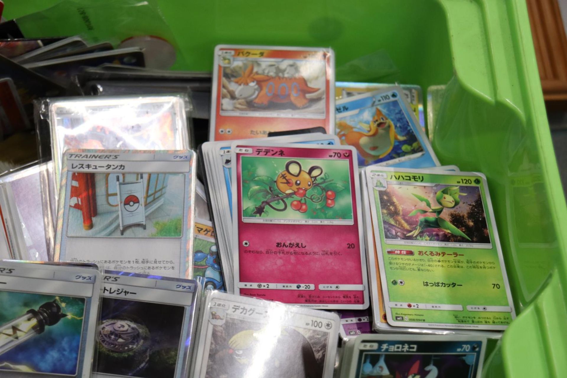 A LARGE COLLECTION OF JAPANESE POKEMON CARDS AND SLEEVES - Bild 6 aus 7