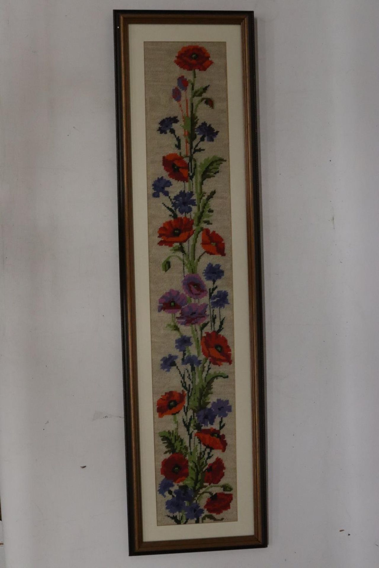 AN OIL ON BOARD OF FLOWERS, 41CM X 88CM AND A TAPESTRY OF FLOWERS, 26CM X 101CM - Image 2 of 4