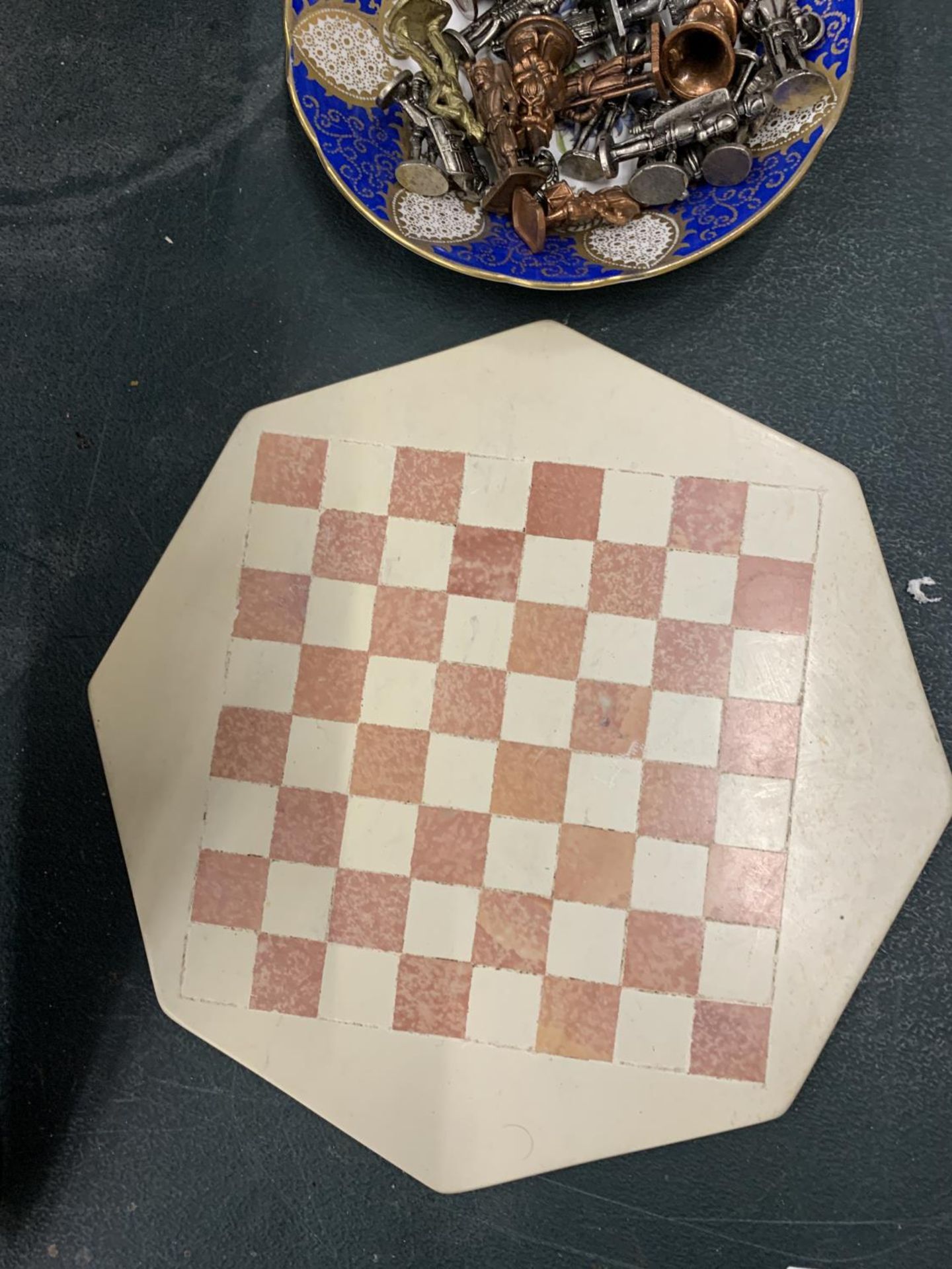 A PART SET OF CHESS PIECES (14 BLACK AND 14 WHITE), A BOARD WITH FIGURES PLUS A SMALL OCTAGONAL - Image 4 of 4
