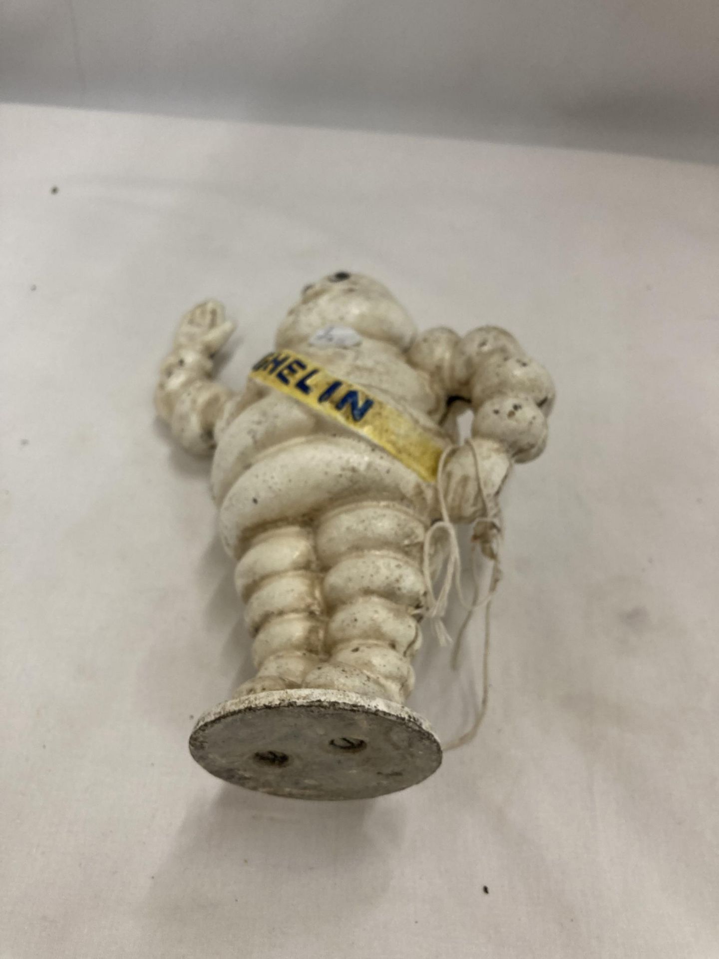 A CAST MICHELIN MAN FIGURE APPROX 21 CM TALL - Image 3 of 4