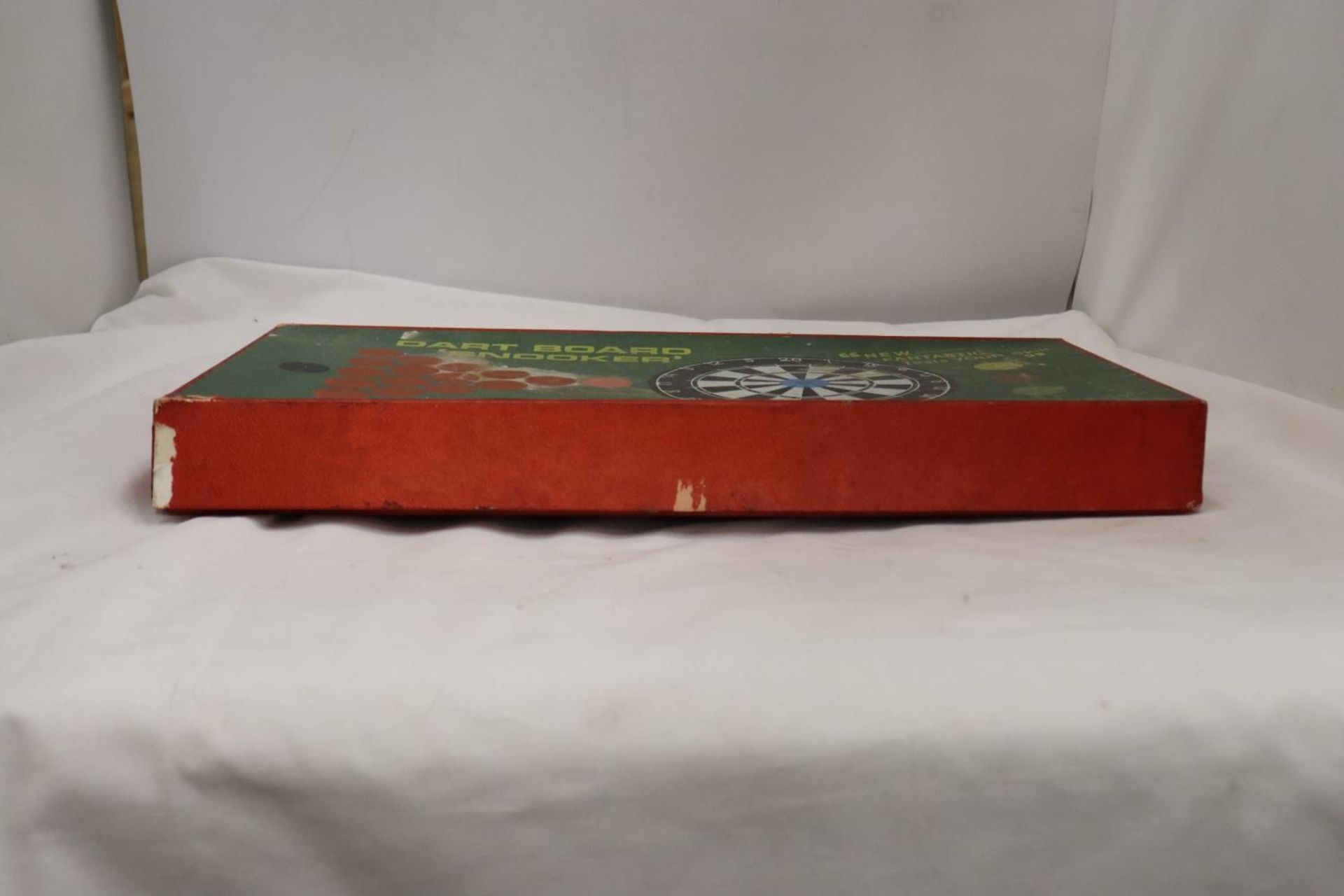 A RARE VINTAGE BOXED DART BOARD SNOOKER GAME - Image 6 of 6