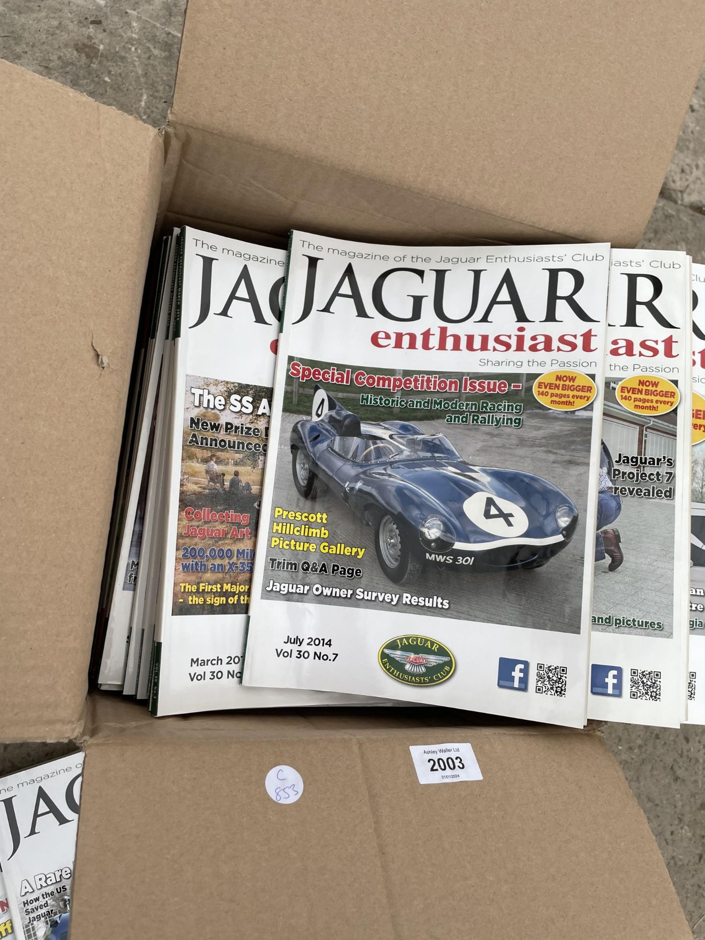 A LARGE COLLECTION OF JAGUAR ENTHUSIAST MAGAZINES - Bild 2 aus 2