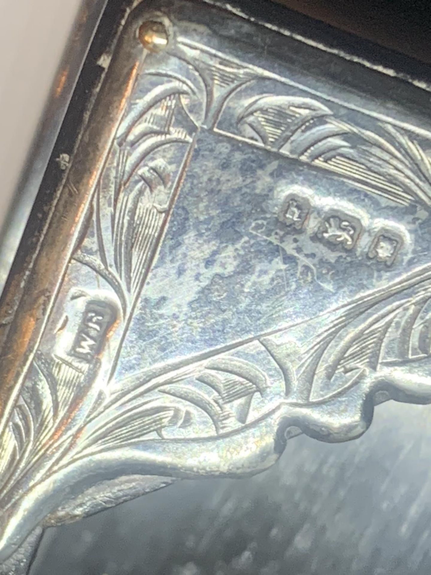 AN EBONY TRAY WITH ORNATE HALLMARKED LONDON CORNERS - Image 3 of 4