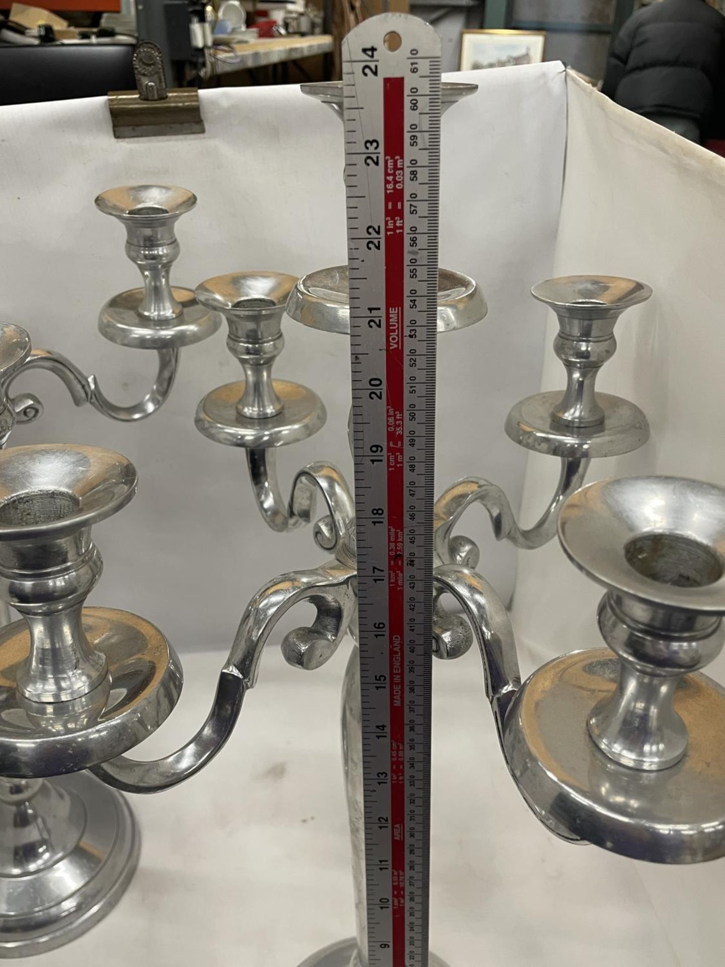 A PAIR OF TALL FIVE BRANCH CANDELABRAS - Image 8 of 8