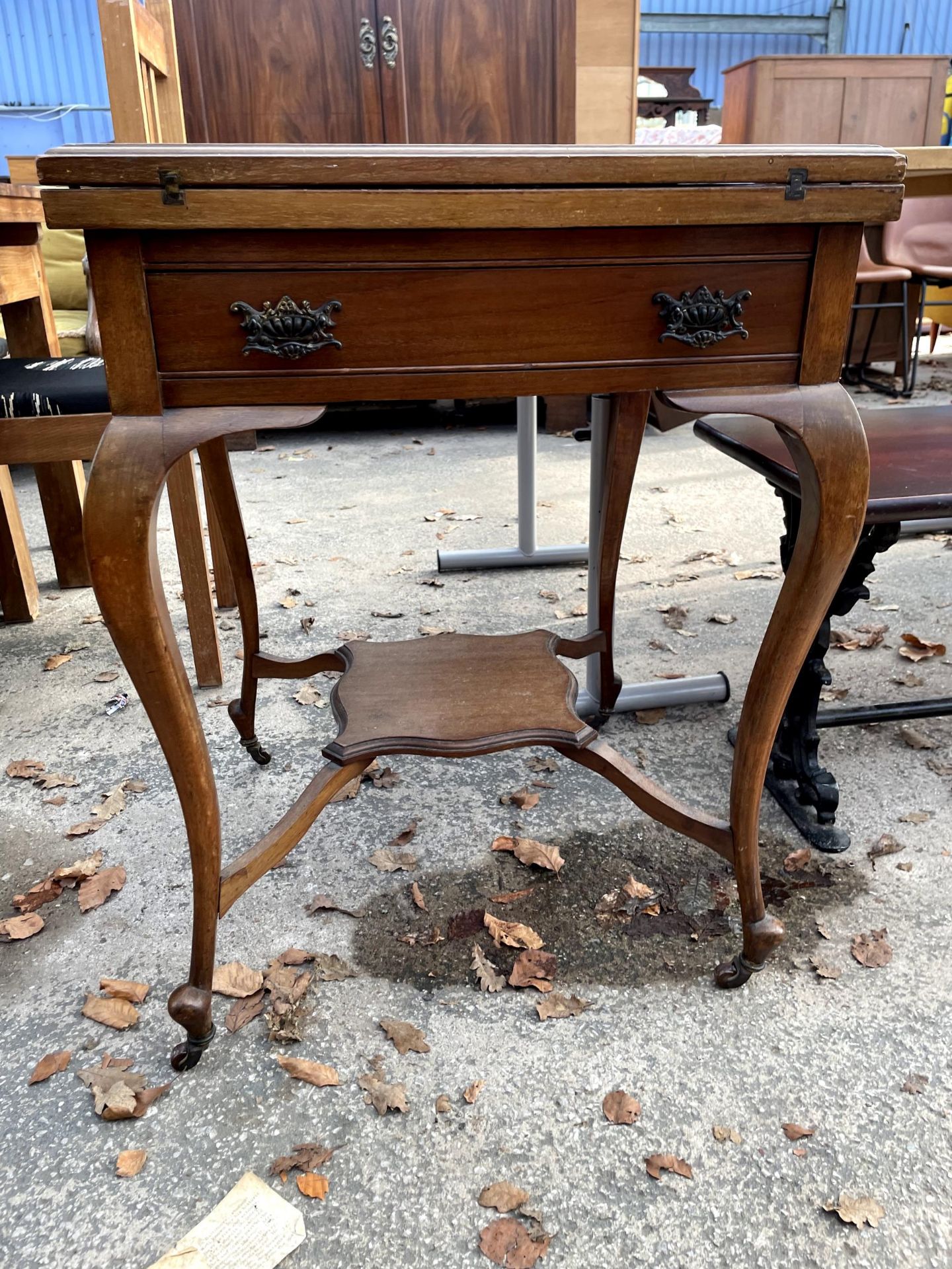 A LATE VICTORIAN MAHOGANY ENVELOPE CARD TABLE WITH SINGLE DRAWER AND UNDER SHELF - Image 5 of 5