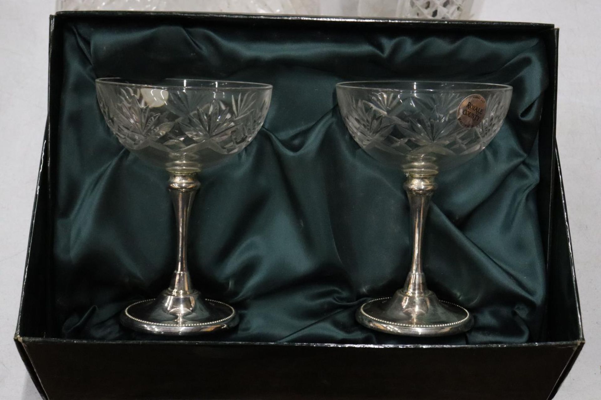 VARIOIUS GLASS WARE TO INCLUDE A CLARET JUG, SEVEN DECANTERS AND A BOXED PAUIR OF CHAMPAGNE GLASSES - Image 3 of 8