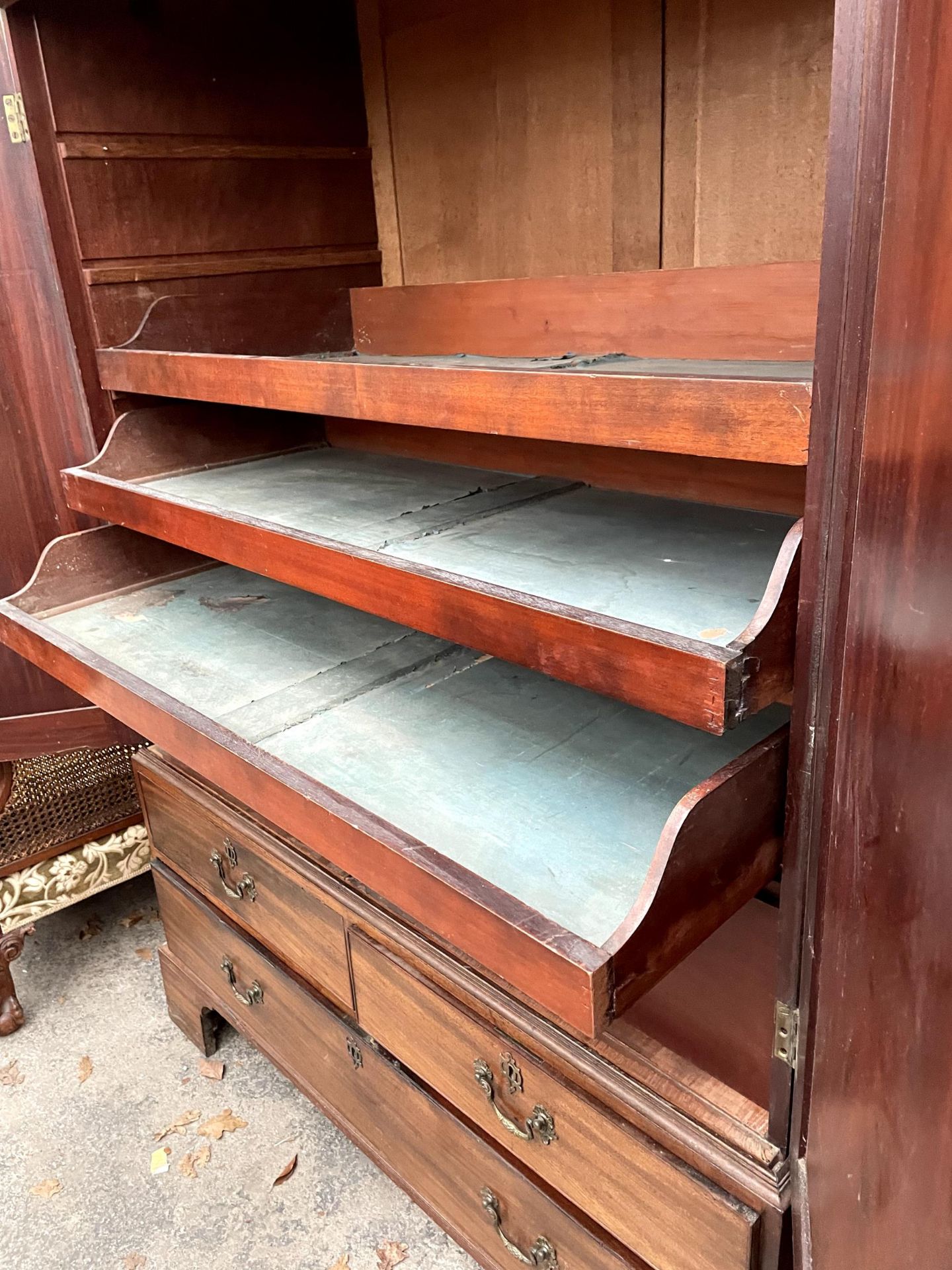 A GEORGIAN MAHOGANY PRESS WITH THREE SLIDES, ONE DRAWER TO THE UPPER PORTION, AND TWO SHORT, ONE - Image 4 of 4