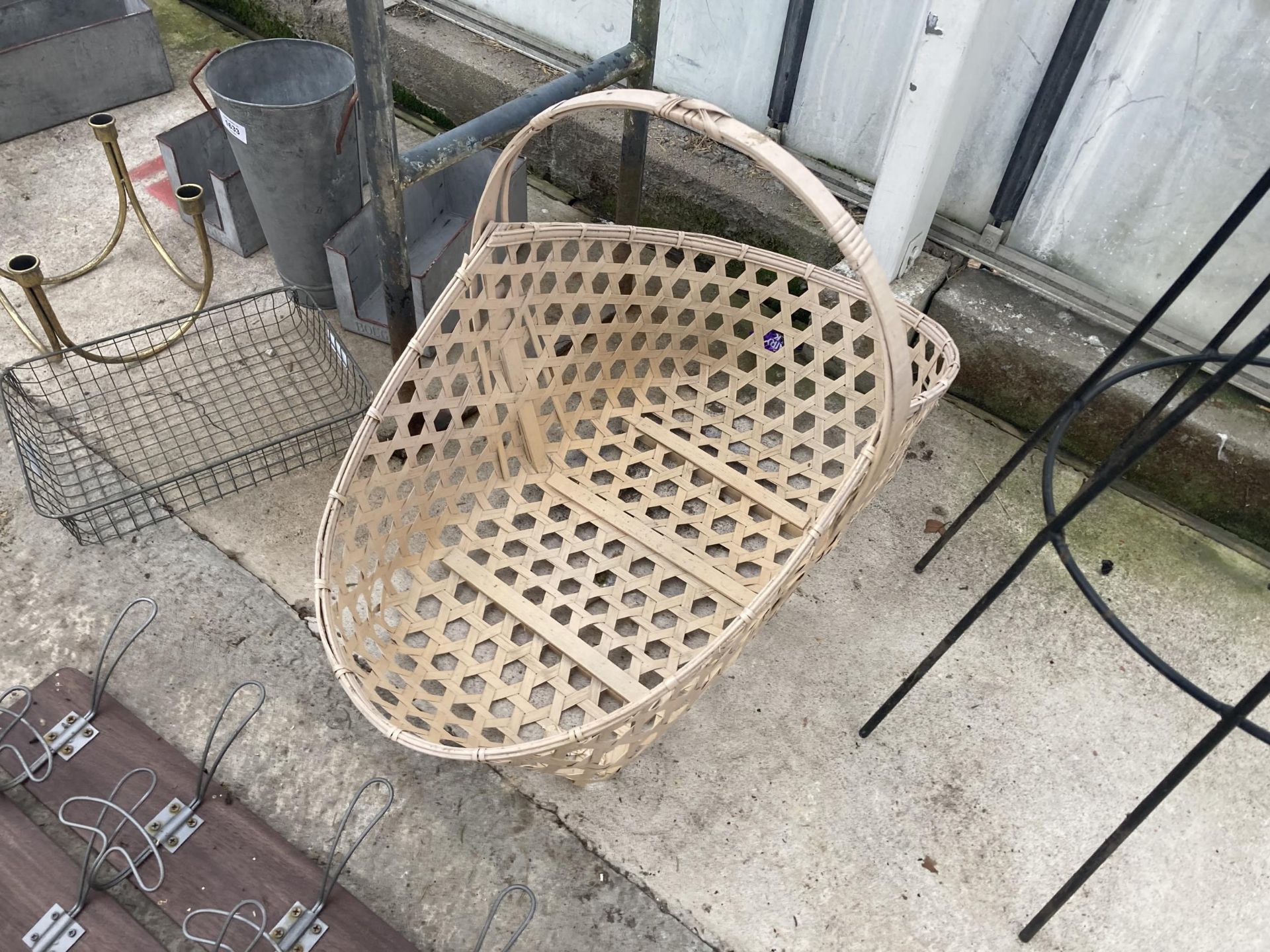 TWO WALL MOUNTED HAT AND COAT RACKS AND A WICKER TRUG BASKET - Bild 3 aus 3