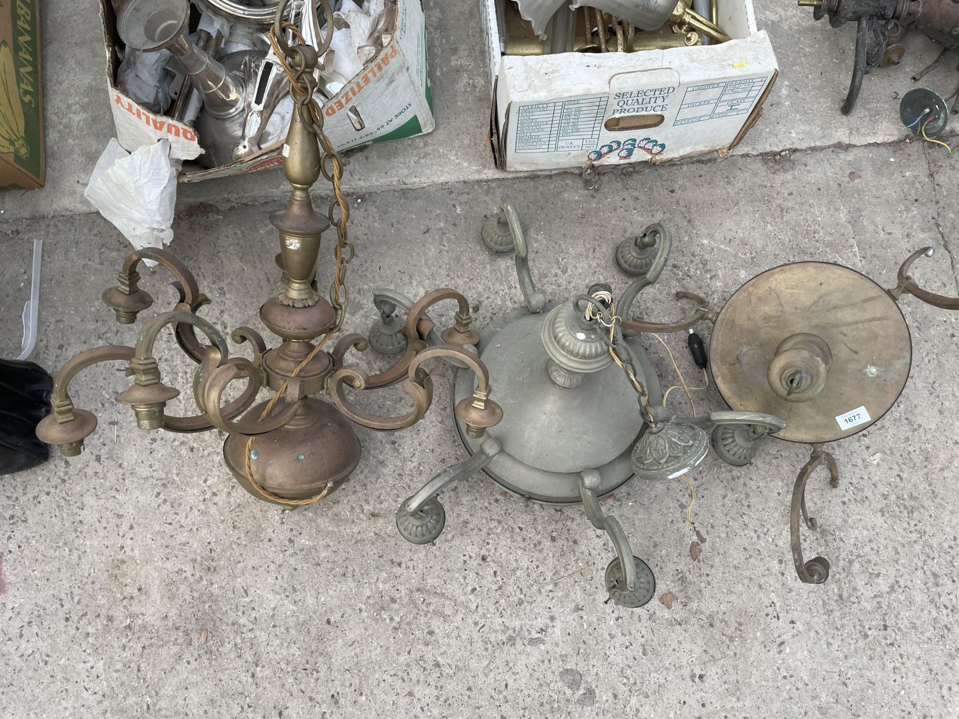 THREE VINTAGE BRASS AND COPPER CIELING LIGHT FITTINGS TO INCLUDE TWO SIX BRANCH AND A THREE BRANCH