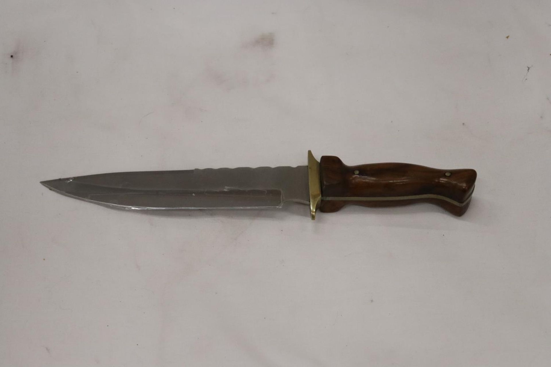 A HANDMADE DAGGER WITH WOODEN HANDLE - Image 2 of 4