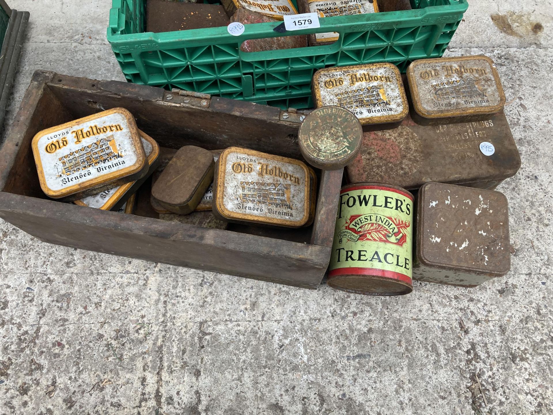 A LARGE ASSORTMENT OF VINTAGE TINS - Image 2 of 3