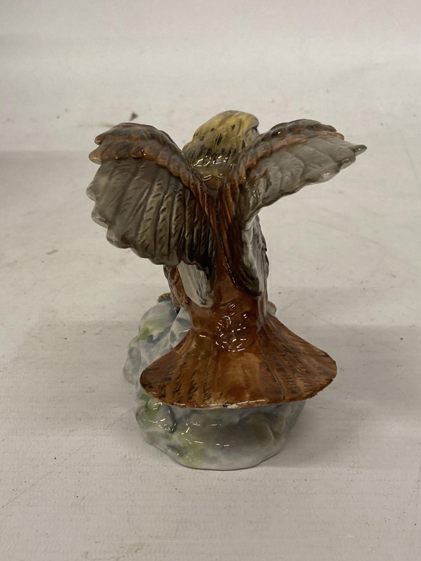 A VINTAGE SITZENDORF EAGLE (GERMAN) - Image 3 of 4