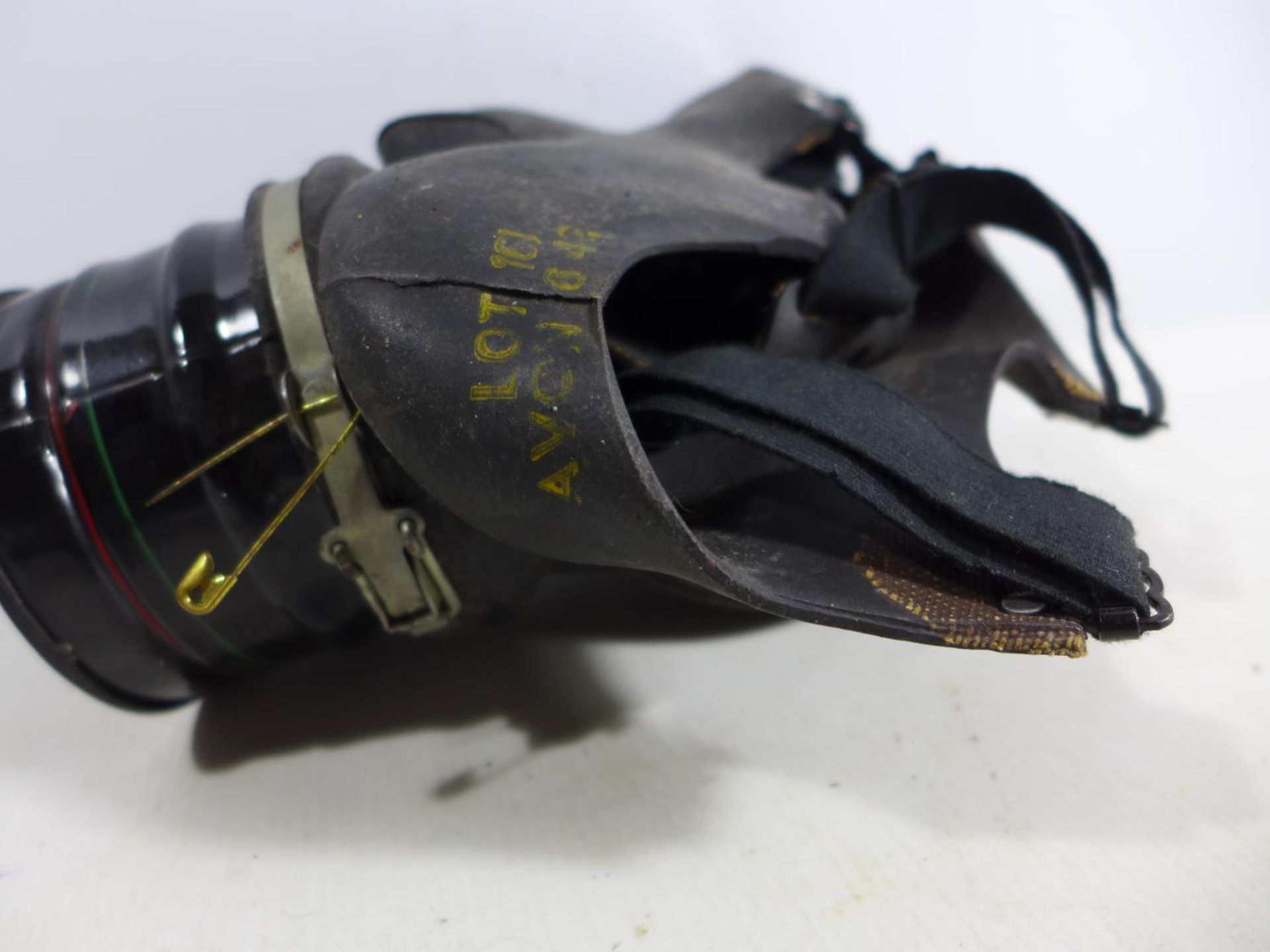 A WORLD WAR II GAS MASK DATED 1942 - Image 3 of 3