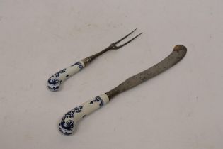 A LATE 18TH CENTURY DELFT PISTOL HANDLED KNIFE AND FORK
