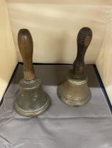 TWO VINTAGE BRASS HANDBELLS WITH WOODEN HANDLES, HEIGHT 27CM