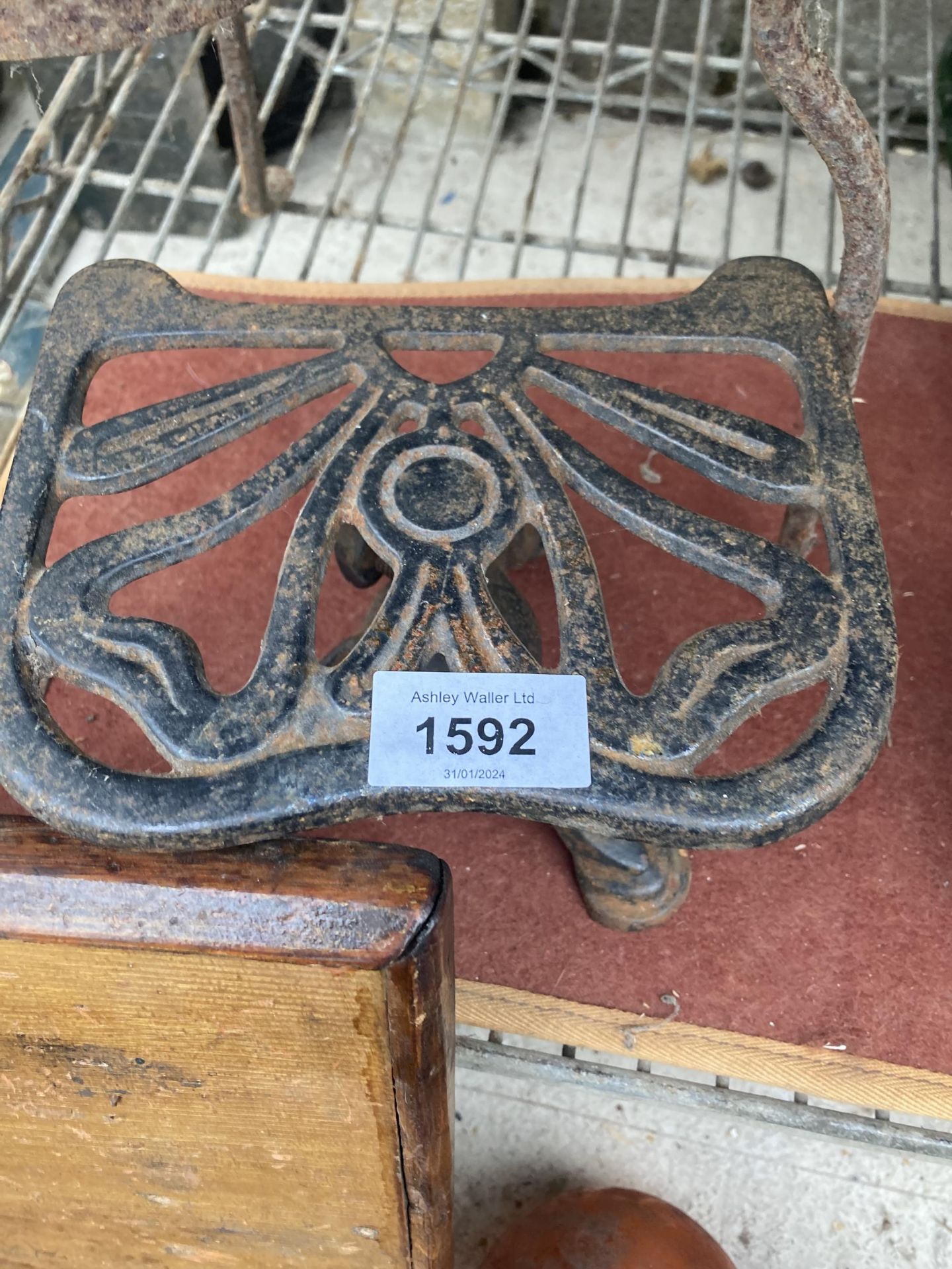 TWO VINTAGE METAL TRIVET STANDS - Image 2 of 3