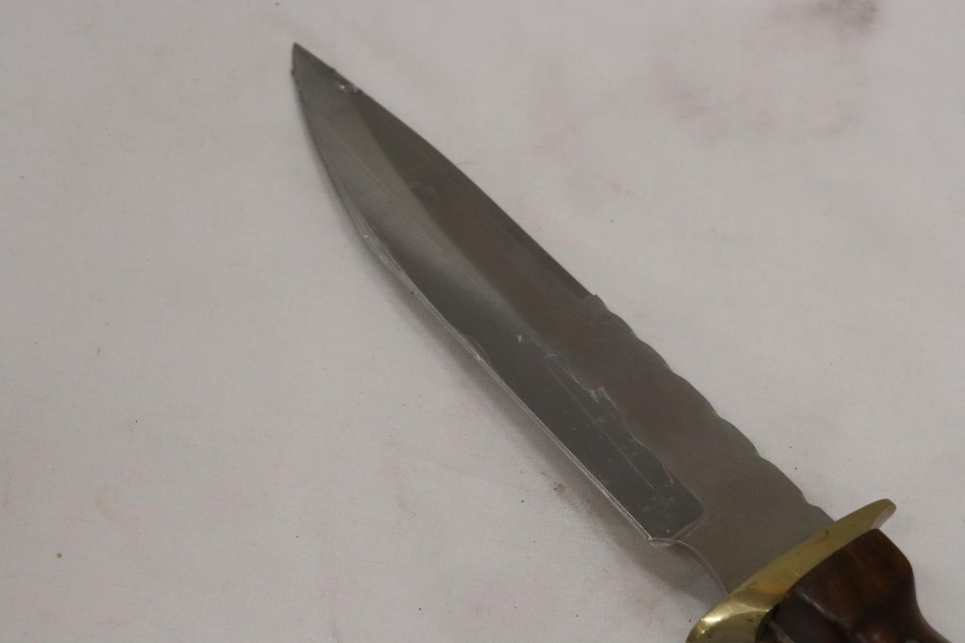 A HANDMADE DAGGER WITH WOODEN HANDLE - Image 3 of 4