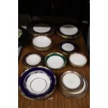 A QUANTITY OF PLATES AND BOWLS TO INLUDE CAVERSWALL DINNER PLATES, SPODE BOWLS, ETC.,