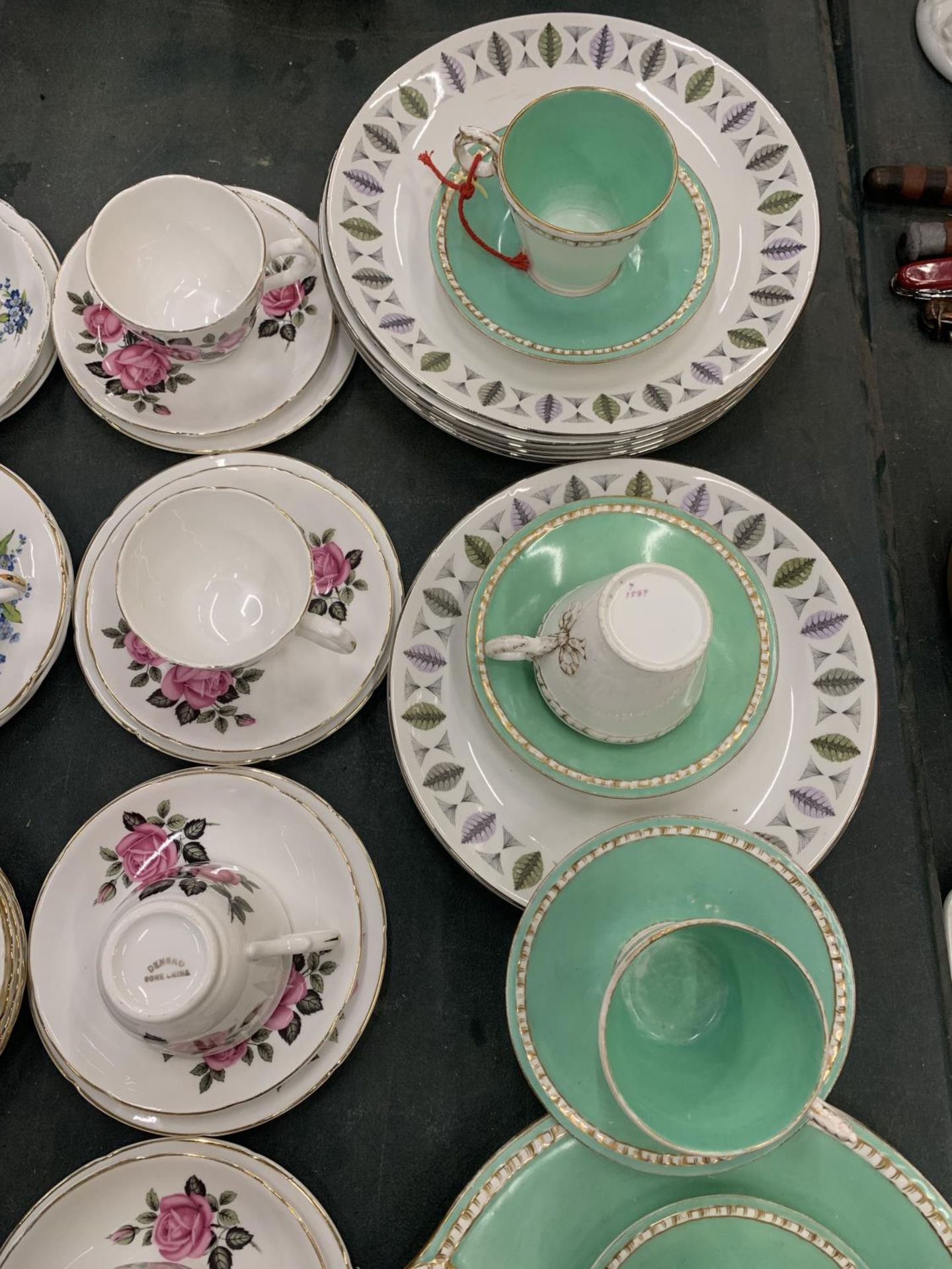 A LARGE QUANTITY OF VINTAGE TEA WARE TO INCLUDE CHINA TRIOS, ADDERLEY 'CORNFLOWER' CUP, SAUCERS, - Image 4 of 7