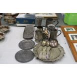 A QUANTITY OF SILVER PLATE AND PEWTER TO INCLUDE TANKARDS, A VASE, HIP FLASK TRAYS, LADEL AND