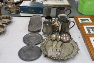 A QUANTITY OF SILVER PLATE AND PEWTER TO INCLUDE TANKARDS, A VASE, HIP FLASK TRAYS, LADEL AND