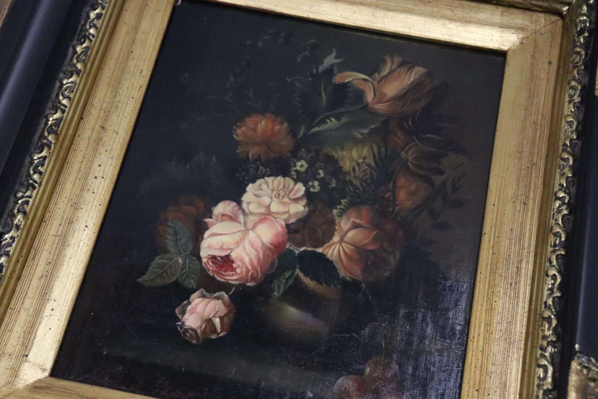 A GOLD AND EBONY FRAMED STILL LIFE OF FLOWERS, 39CM X 44CM - Image 4 of 5