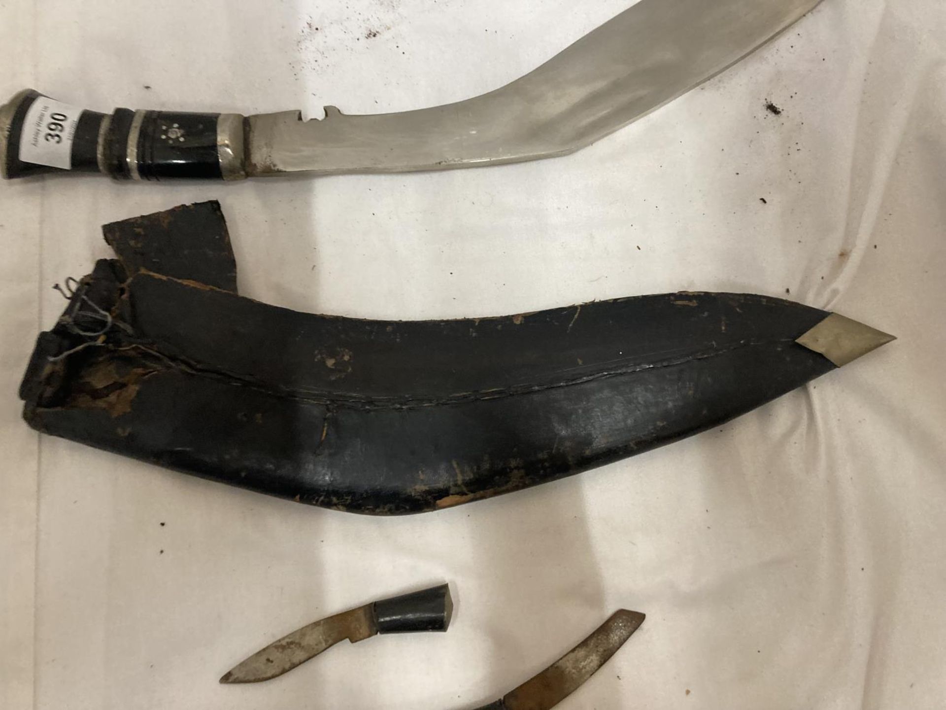 A KUKRI KNIFE AND SCABBARD WITH 36CM BLADE - Image 3 of 6