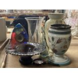VARIOUS ITEMS TO INCLUDE VASES, MAGNIFYING GLASS, GLASS CLOCK ETC