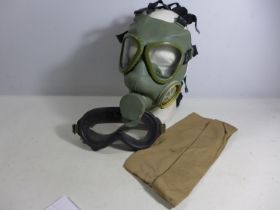 A LATE 20TH CENTURY GAS MASK, GOGGLES AND A HAT (3)
