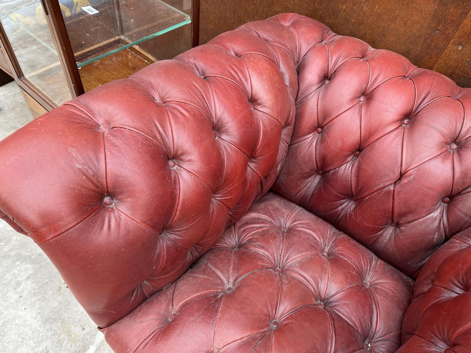 AN OXBLOOD BUTTONED LEATHER ARMCHAIR - Image 2 of 4