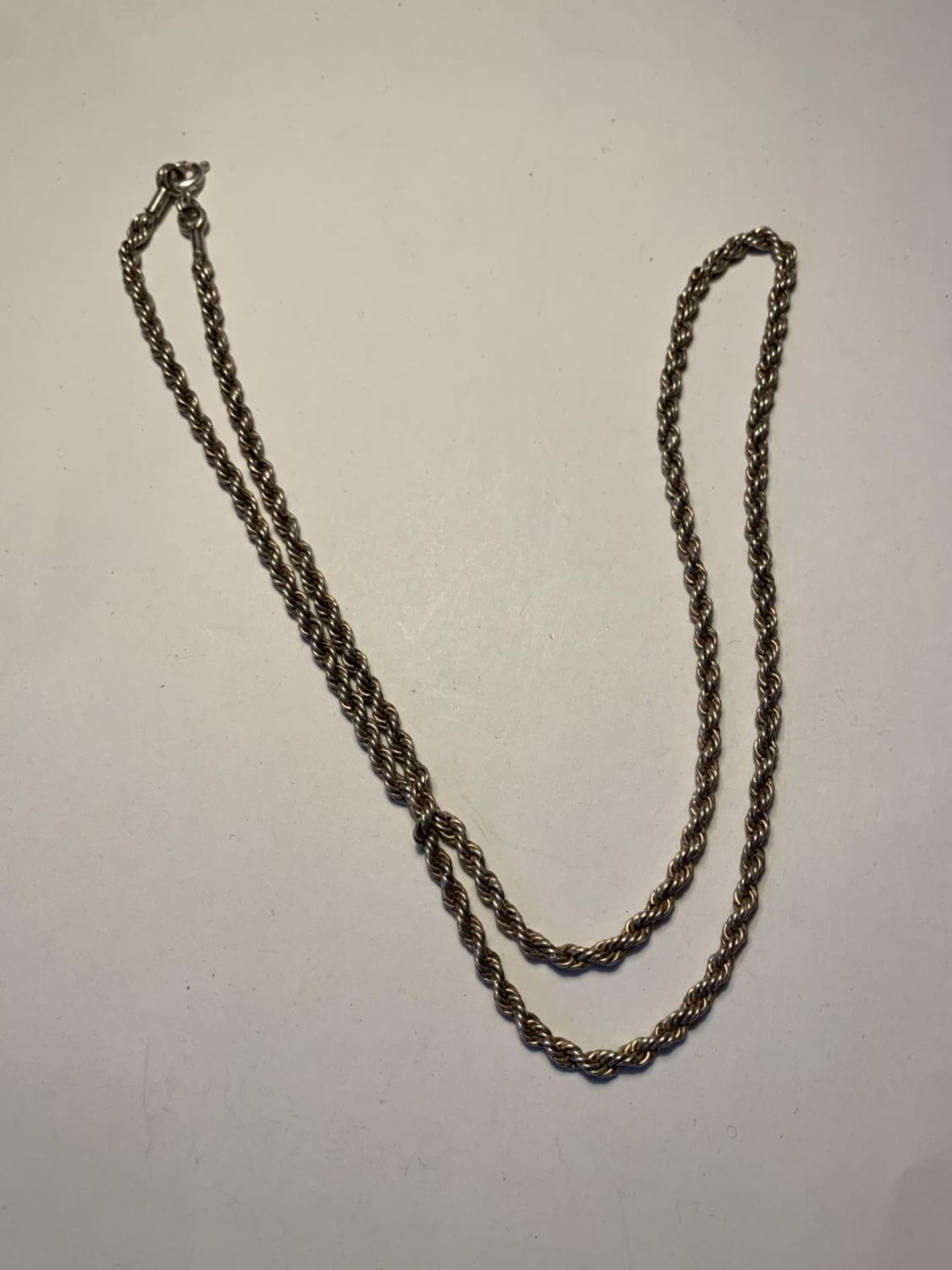 A SILVER ROPE CHAIN NECKLACE LENGTH 24"