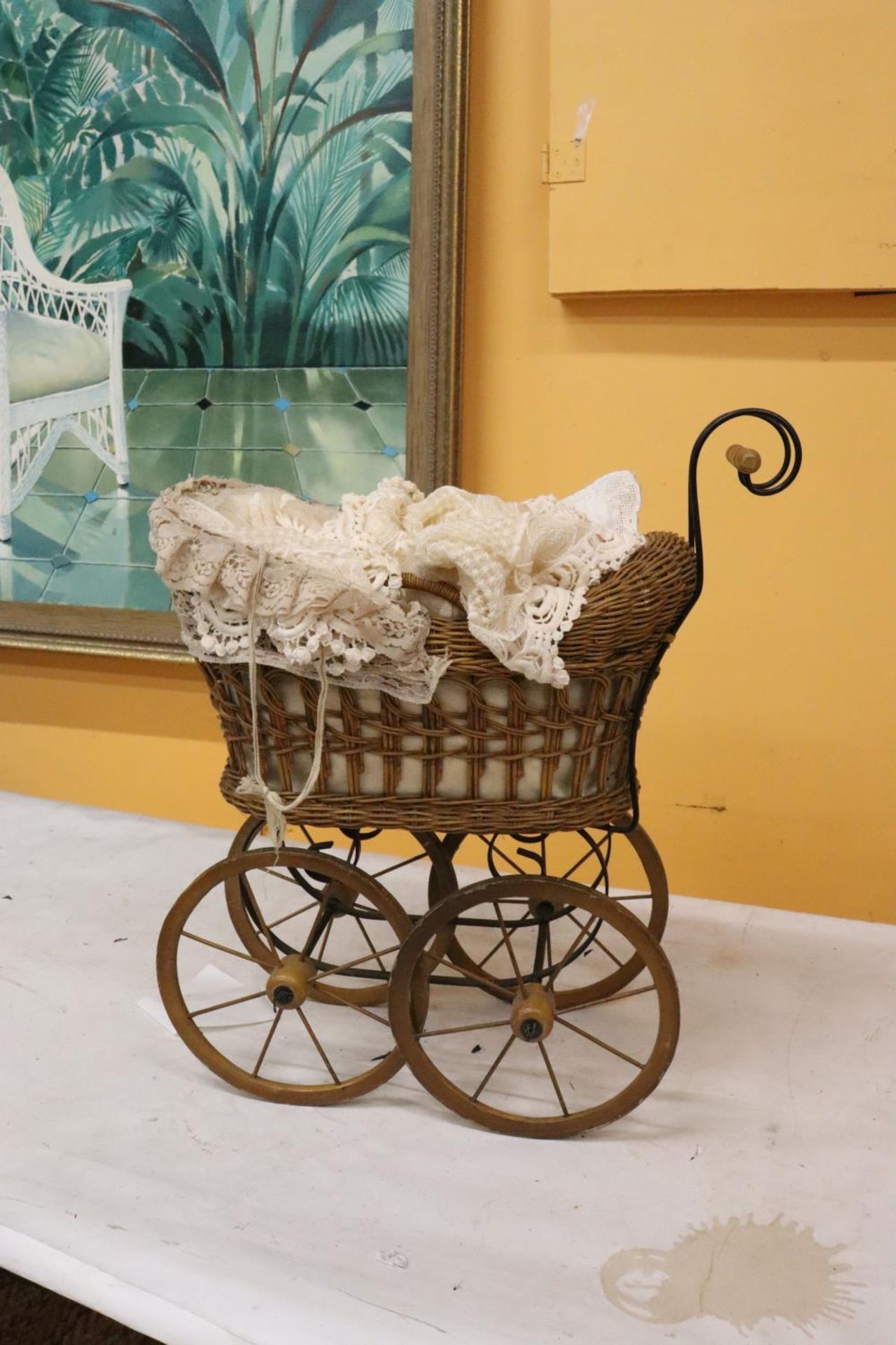 A VICTORIAN CHILD'S PRAM WITH LACE COVERS - Image 4 of 5