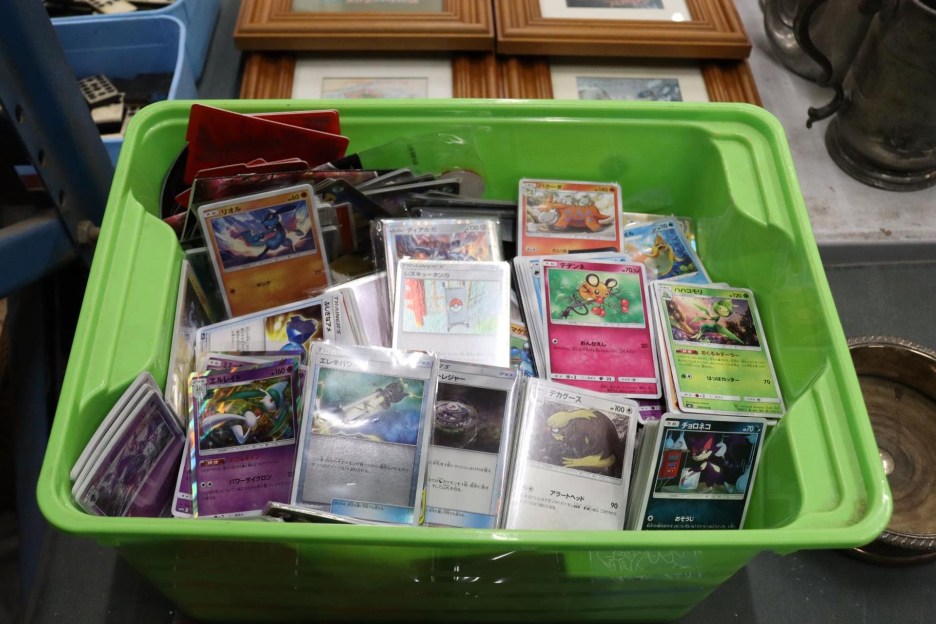 A LARGE COLLECTION OF JAPANESE POKEMON CARDS AND SLEEVES - Bild 4 aus 7