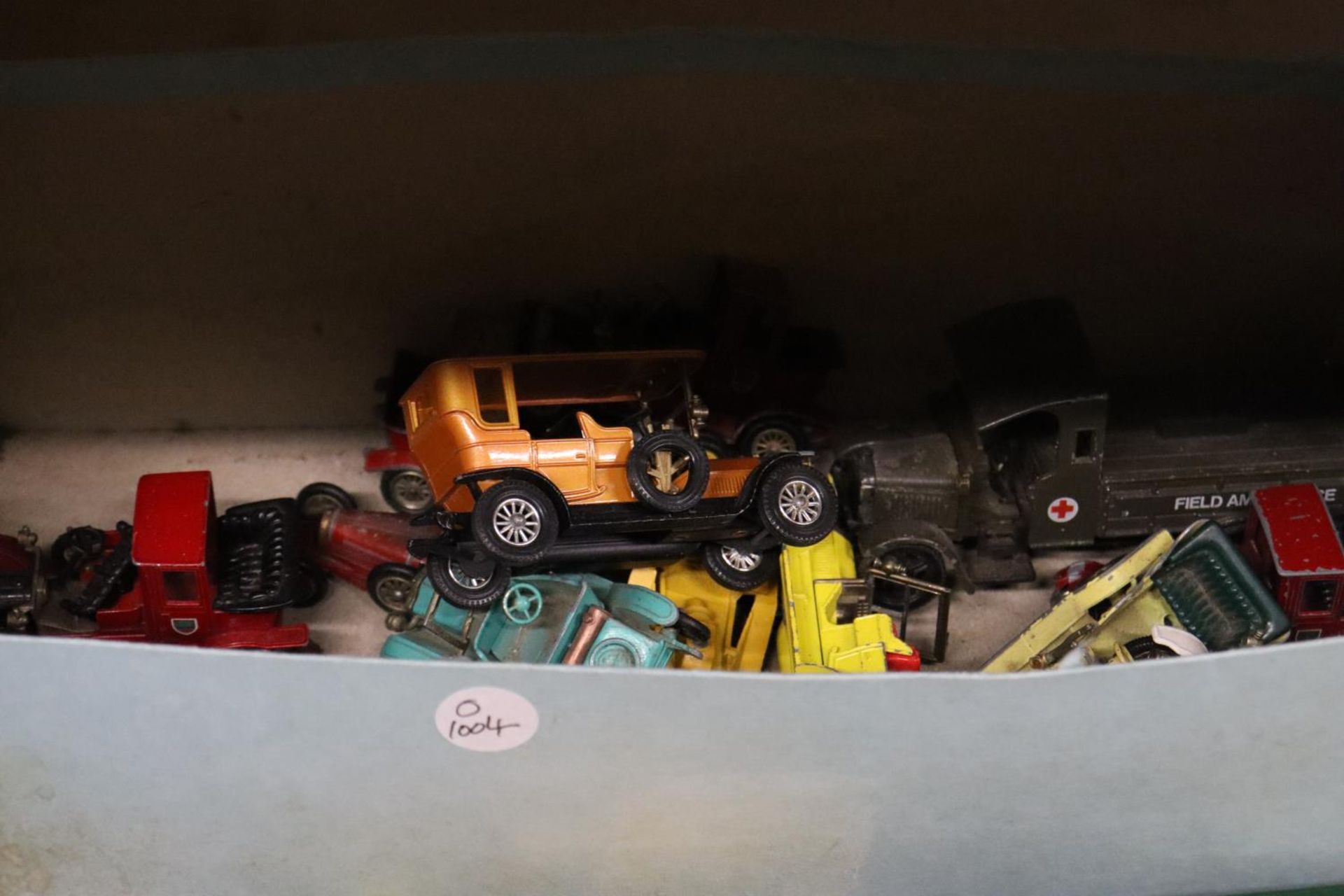 A QUANTITY OF VINTAGE MODEL CARS TO INCLUDE LLEDO, MATCHBOX, DAYS GONE, ETC., - Image 3 of 4