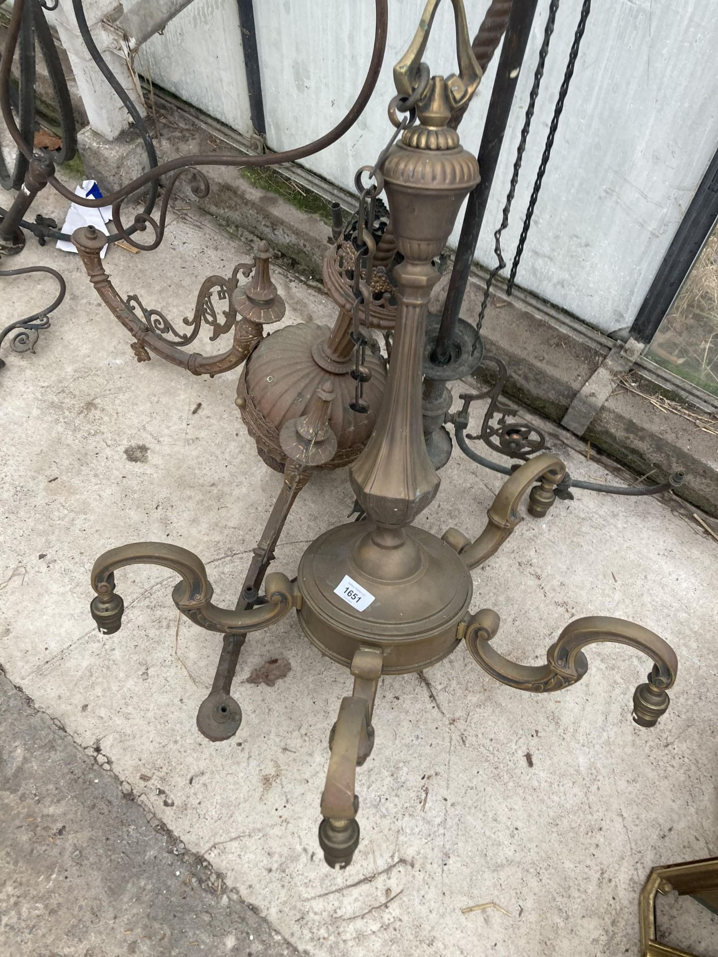 THREE VARIOUS VINTAGE CIELING LIGHT FITTINGS TO INCLUDE A BRASS FOUR BRANCH EXAMPLE AND A COPPER - Image 2 of 3