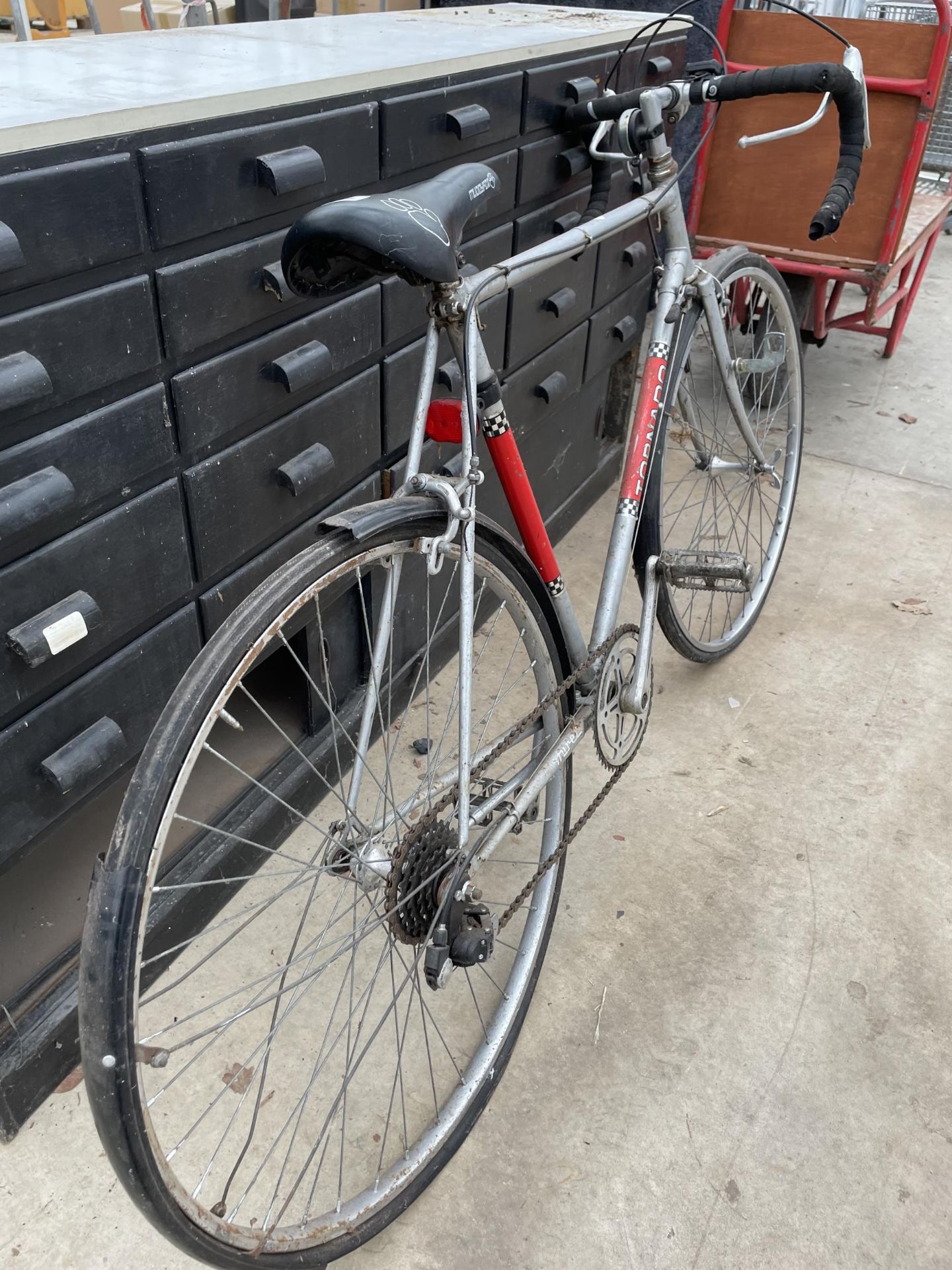 A VINTAGE 5 SPEED TORNADO RACING BIKE - Image 2 of 3