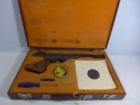 A BOXED 'ORIGINAL' MOD 10 .177 CALIBRE AIR PISTOL, 18CM BARREL, SERIAL NUMBER 07425, LENGTH 41CM,