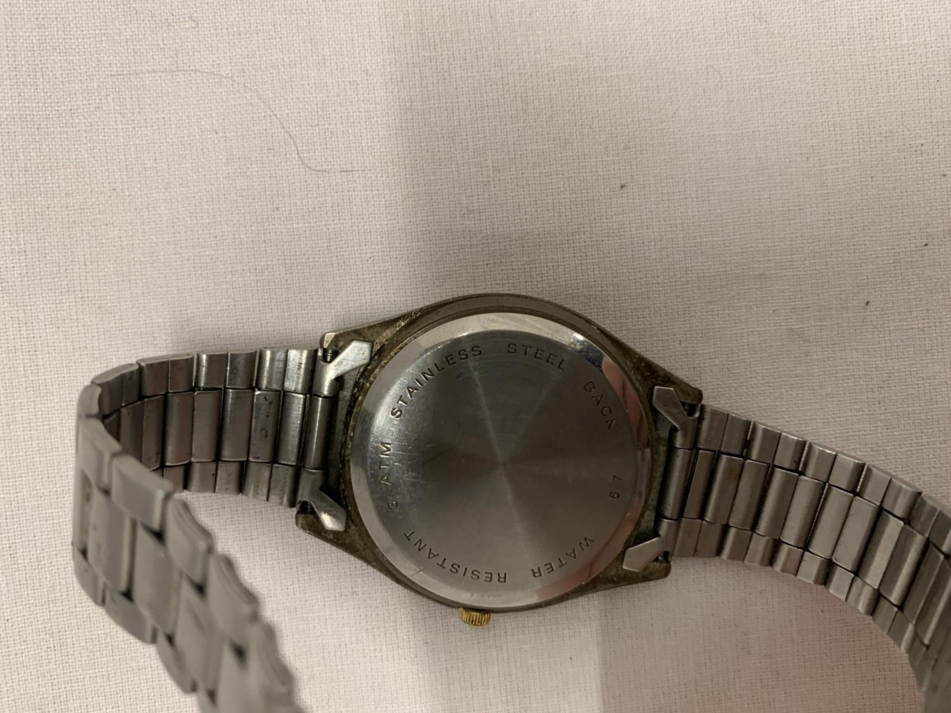 A VINTAGE MEN'S SEKONDA WRISTWATCH, WORKING AT TIME OF CATOLOGUING, NO WARRANTY GIVEN - Bild 2 aus 3
