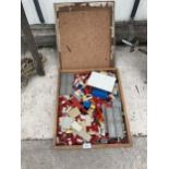 A BOX CONTAINING VARIOUS VINTAGE LEGO