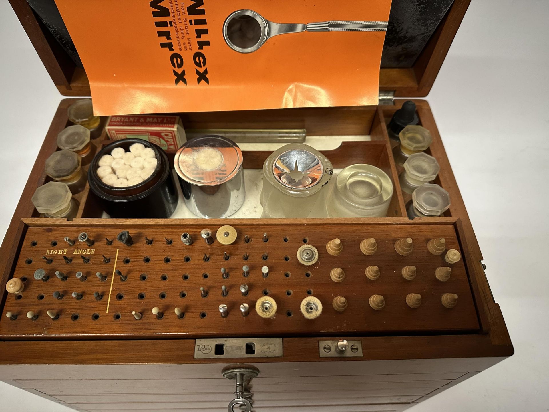 AN DENTAL SURGEON'S ANTIQUE TRAVEL CABINET WITH CONTENTS - Image 4 of 10
