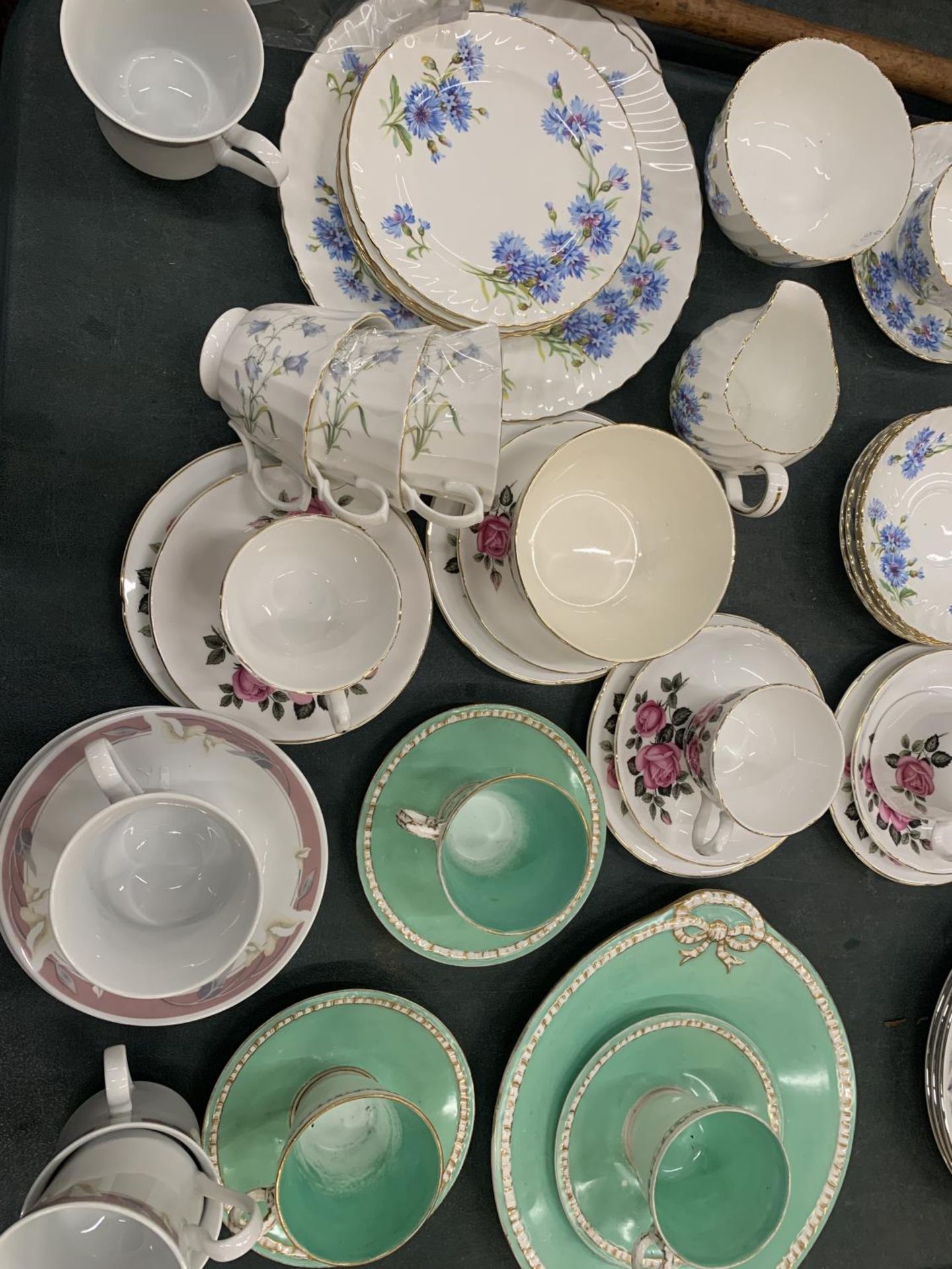 A LARGE QUANTITY OF VINTAGE TEA WARE TO INCLUDE CHINA TRIOS, ADDERLEY 'CORNFLOWER' CUP, SAUCERS, - Image 7 of 7