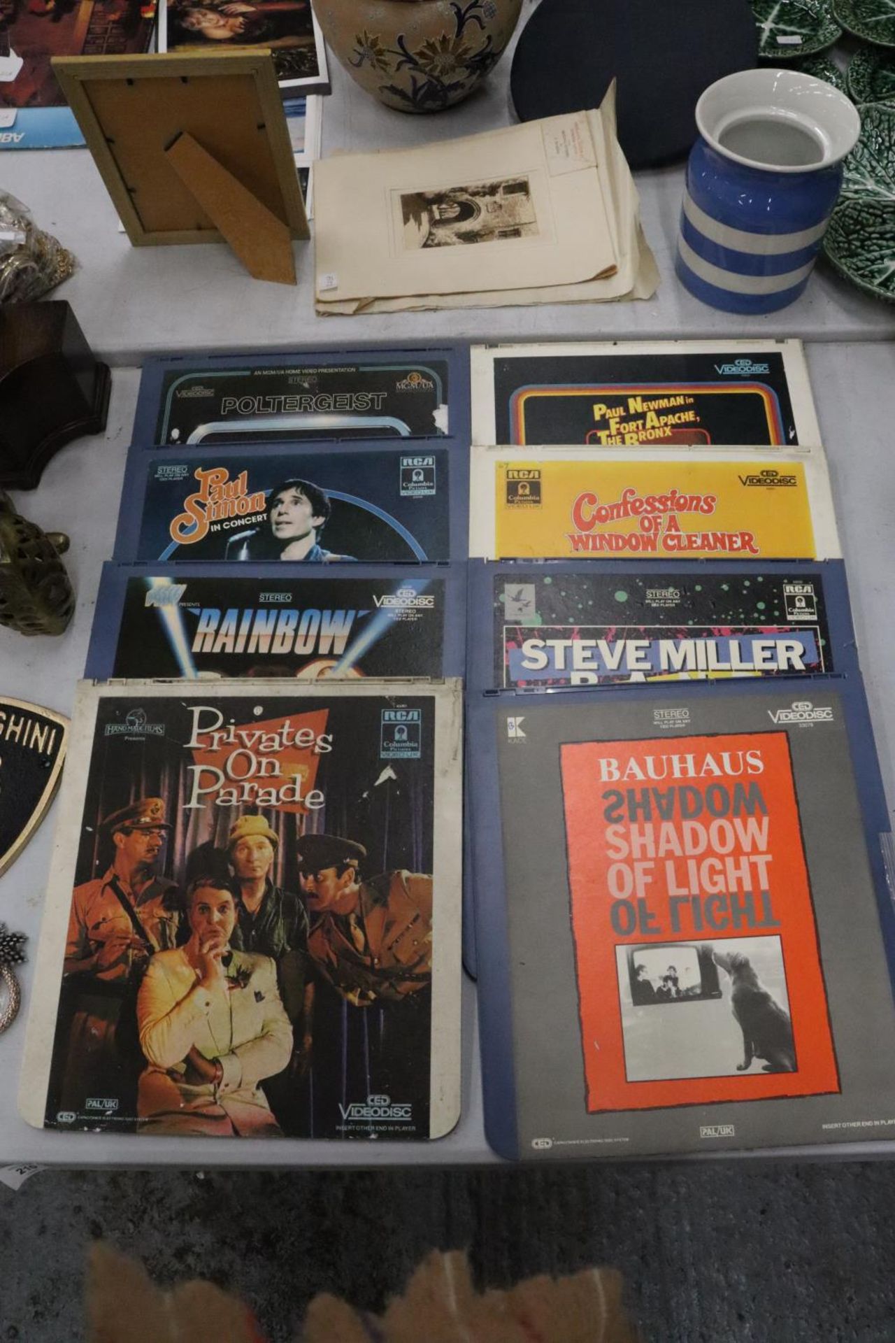 A COLLECTION OF VINTAGE VIDEO DISCS TO INCLUDE POLTERGEIST, BAUHAUS, SHADOW OF LIGHT, PAUL SIMON