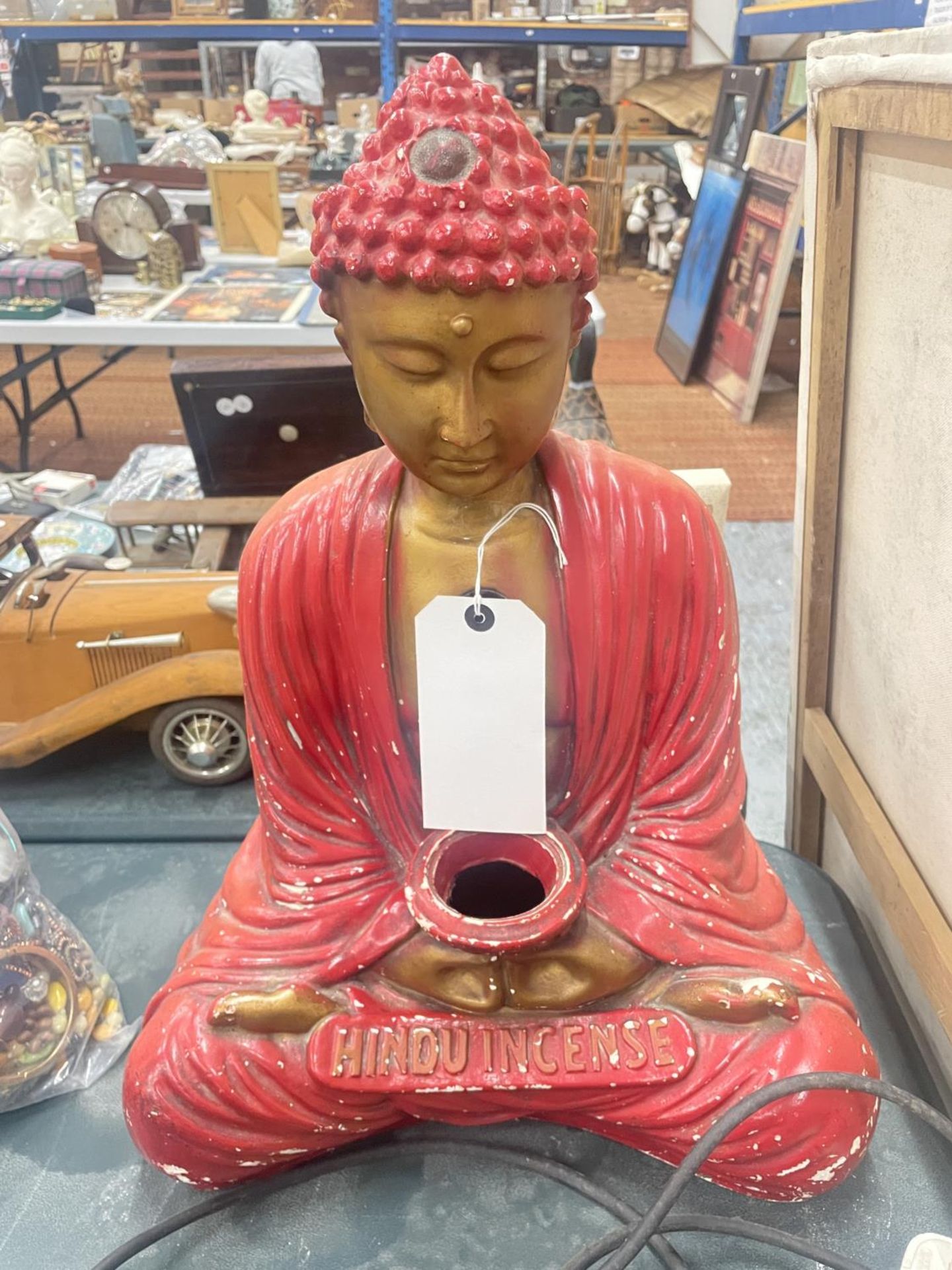 A LARGE CHALK MODEL OF A BUDDAH HOLDING A BOWL WITH THE WORDS 'HINDU ESSENCE', HEIGHT 48CM - Image 2 of 6