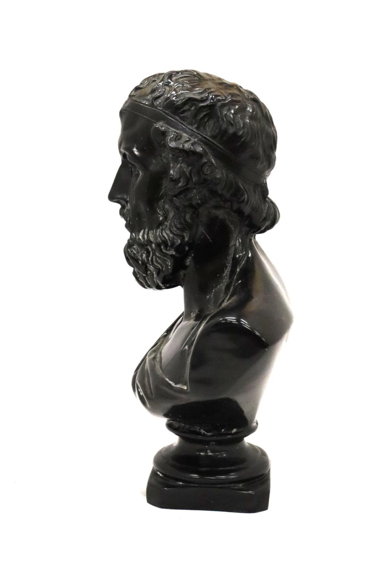 A HEAVY RESIN BUST OF CLASSICAL GREEK POET TITLED - 'HOMERE', HEIGHT 30 CM - Image 2 of 4