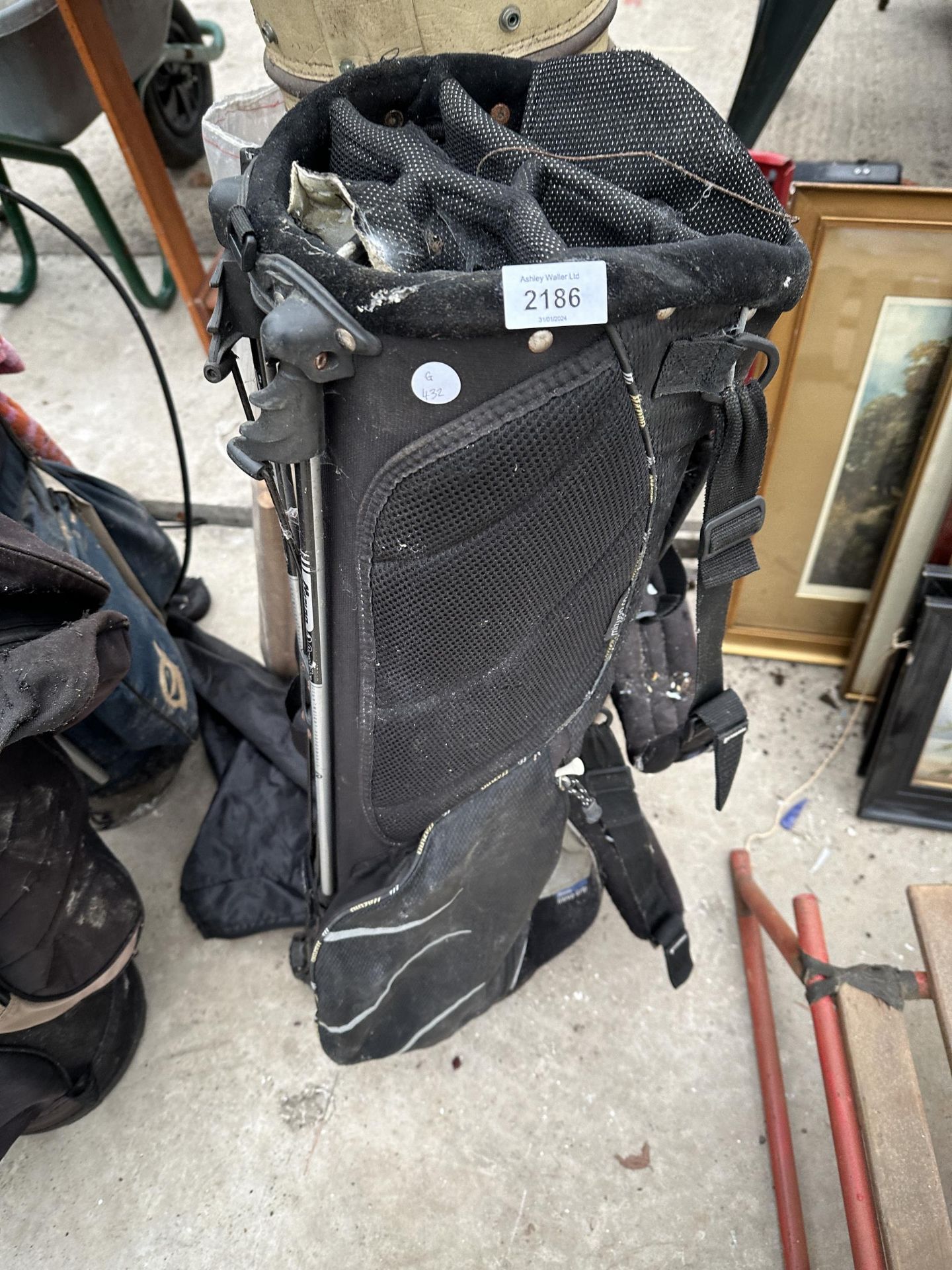 TWO GOLF BAGS AND AN ASSORTMENT OF VINTAGE GOLF CLUBS - Image 2 of 4