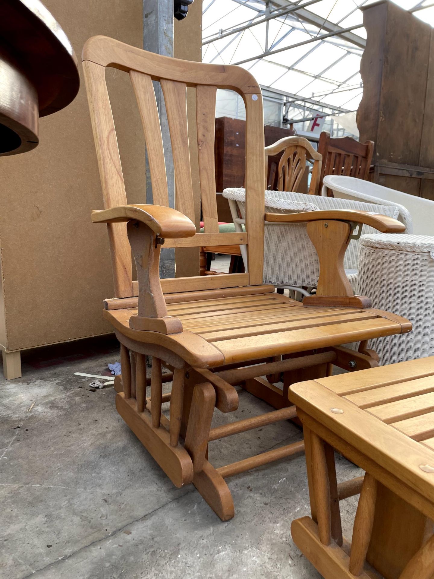 A MODERN FORWARD SLIDE SLATTED ROCKING CHAIR AND MATCHING STOOL - Image 2 of 3