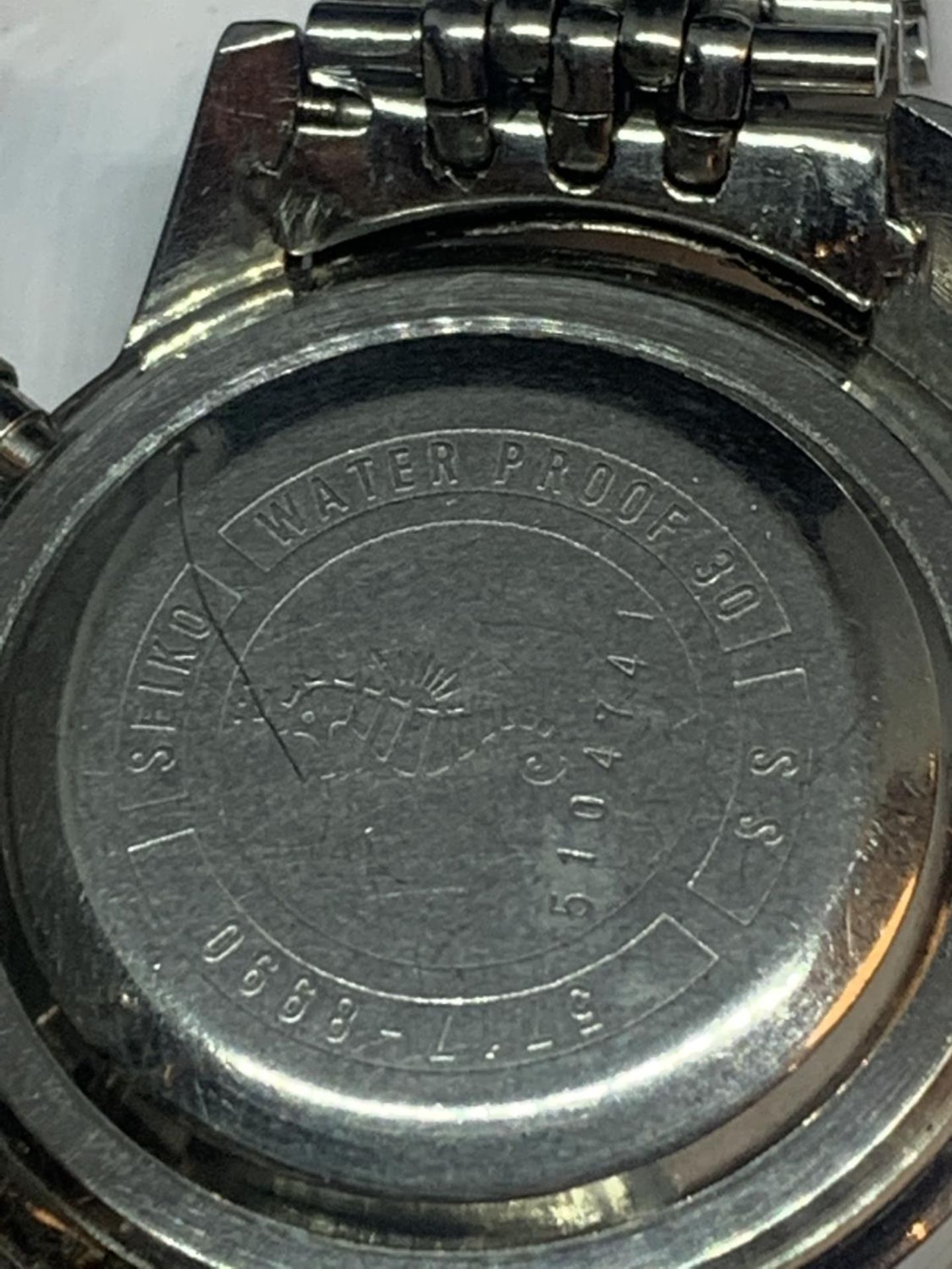 A SEIKO MONOPUSHER CHRONOGRAPH WATCH 5717-8990 SEEN WORKING BUT NO WARRANTY - Image 4 of 4